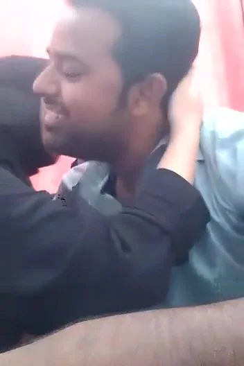 Kashmiri Lovers Ki Romance And Boob Sucking