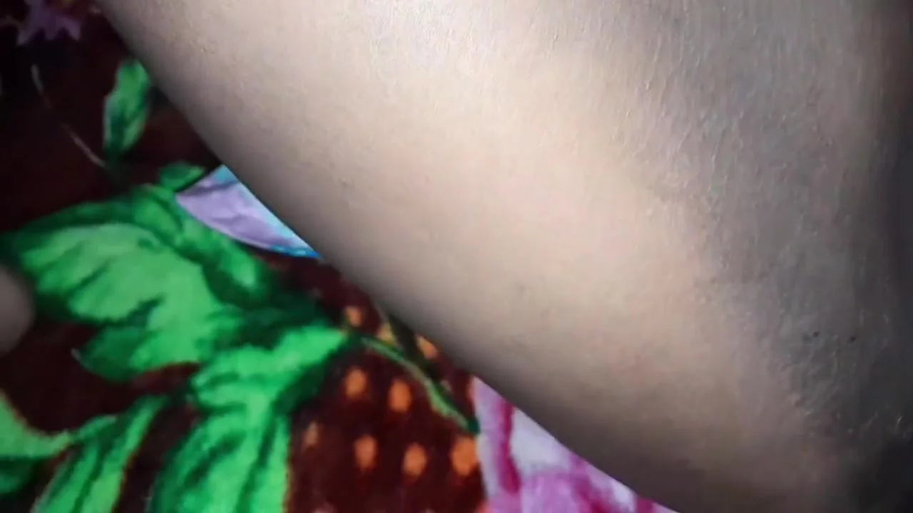 Pati Pardesh Se Aakar Patni Ki Chut Me Baigan Dalkar Choda