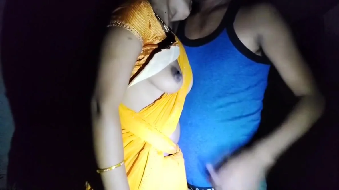 Hot Indian Kamwali Bai Romance In Yellow Saree With Hindi Sex