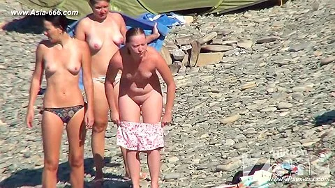 peeping Naturist Beach.40