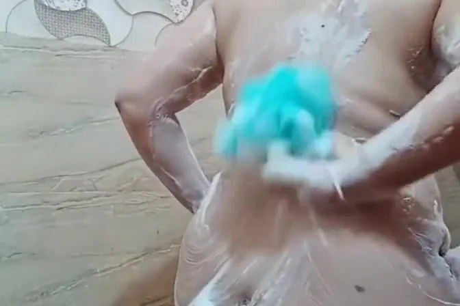 Ayushi Bhabhi Nude Bathing Video