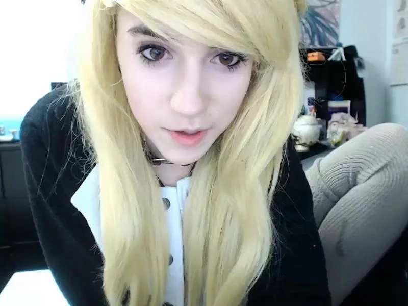 Amateur Webcam Chick Masturbates On Webcam More at