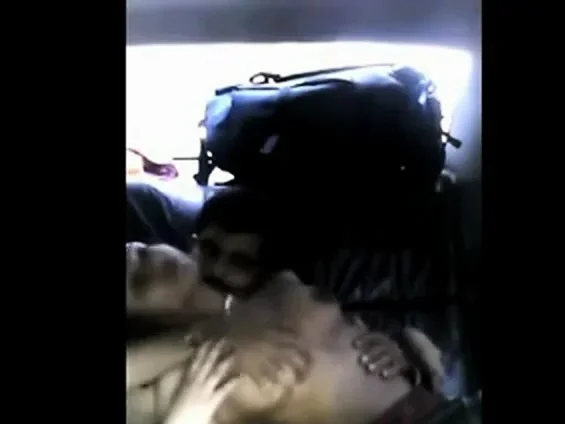 sexy mallu couple palying fucking in car