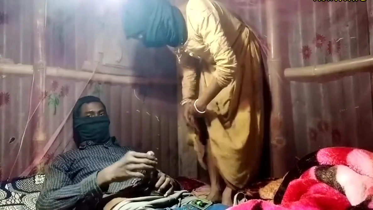 Desi Indian Old Bhabhi Ki Chudai Kiya Doggy Style Mein