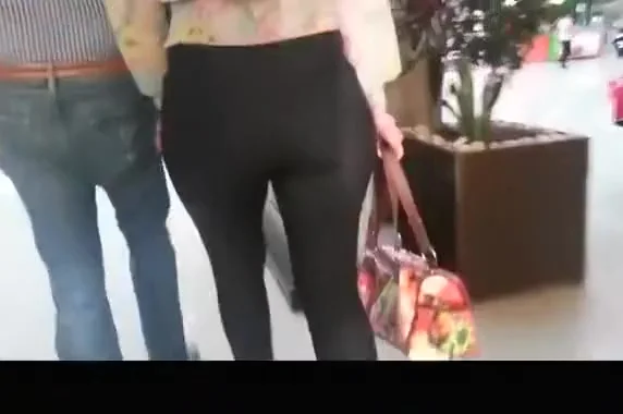 Big ass wife in tight jeans pants