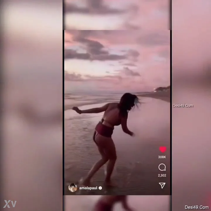 Today Exclusive-sexy Girl Boobs Visible