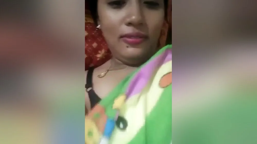 Exclusive- Hot Look Bhabhi Showing Her Boobs And Pussy