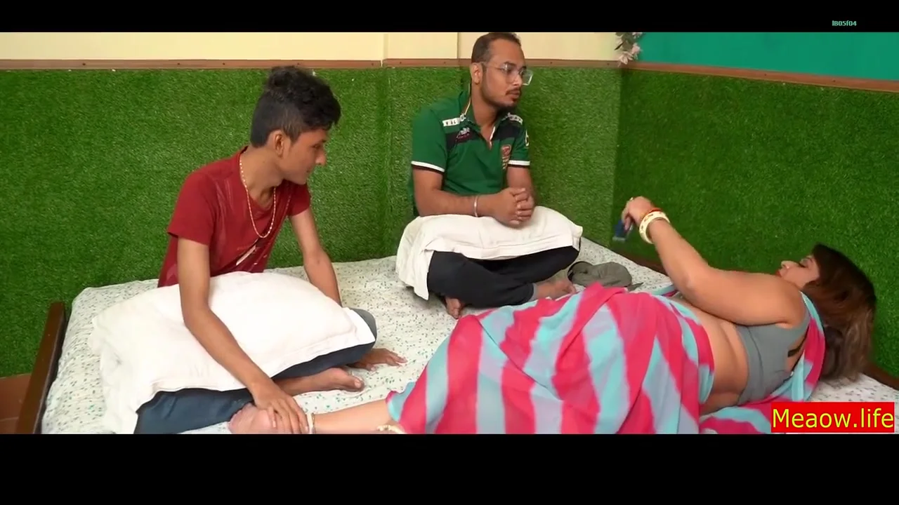 Indian Beautiful Stepmom Shared With Friend! Hot Threesome Sex