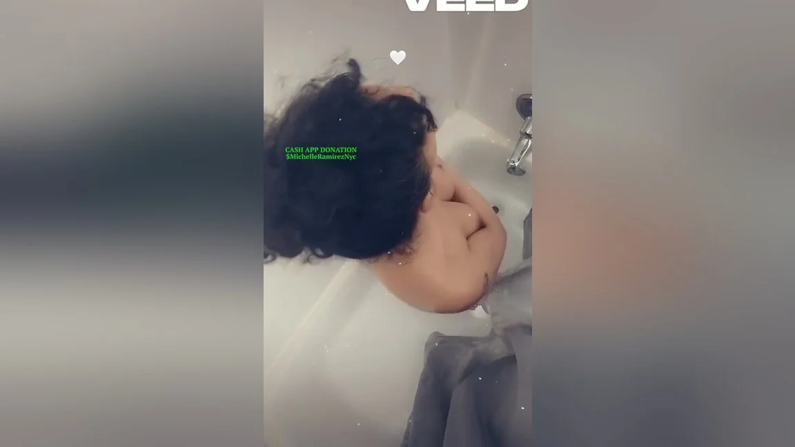 Shower Solo Female Midget