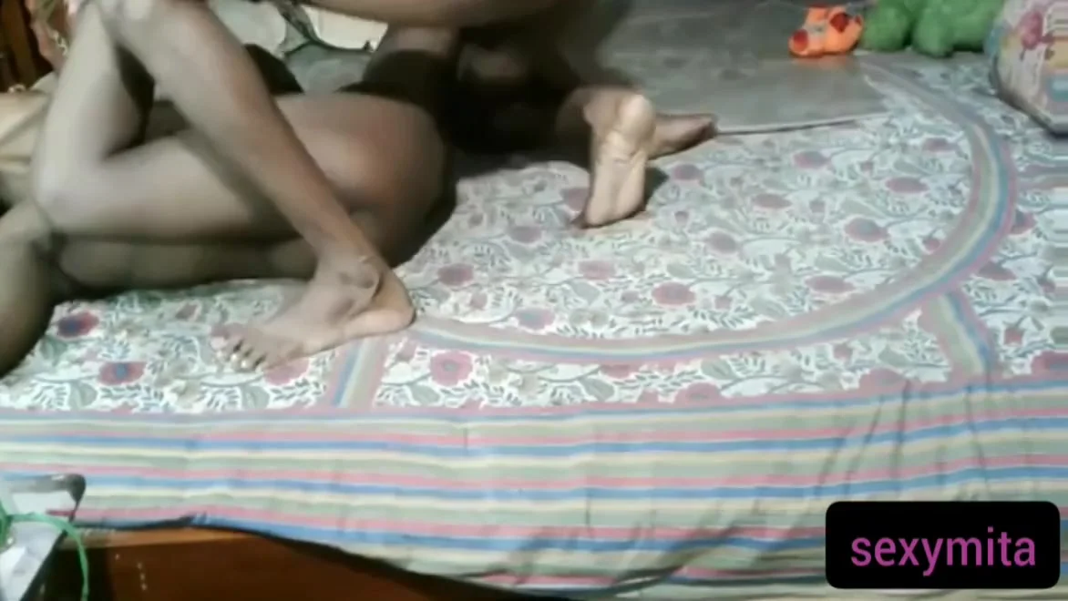 Indian Mature Couple Fuck On A Bed