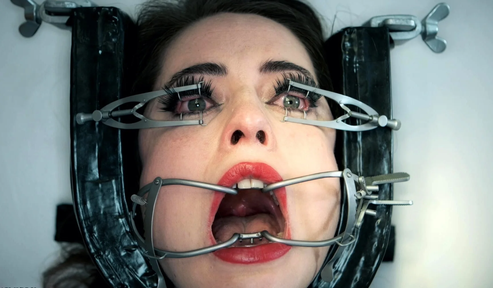 Solo fetish hoe toys her pussy with cucumber and loves it