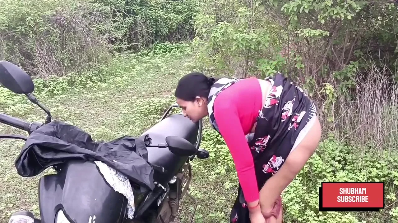 Indian Desi Kavita Fuck With Boyfriend In Jungle In Doggy Style Cheating On Husband , Play Romanitc Sex With Lover