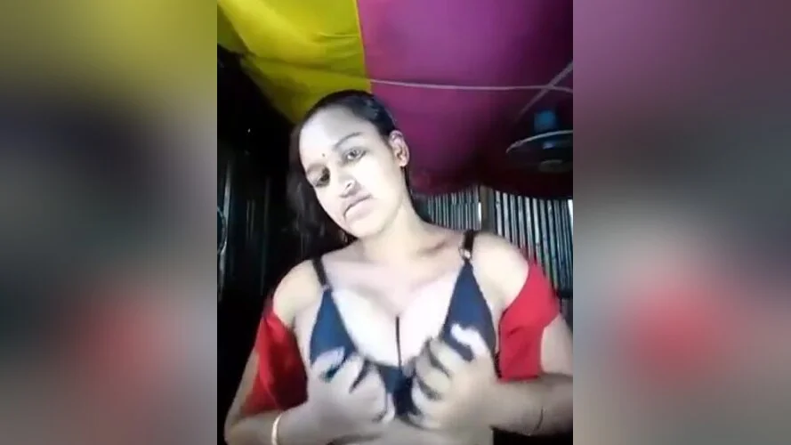 Horny Boudi Shows Her Boobs And Pussy