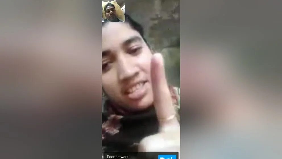 Today Exclusive- Village Girl Showing Her Pussy On Video Call