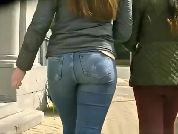 Candid teen 18+ ass in tight jeans