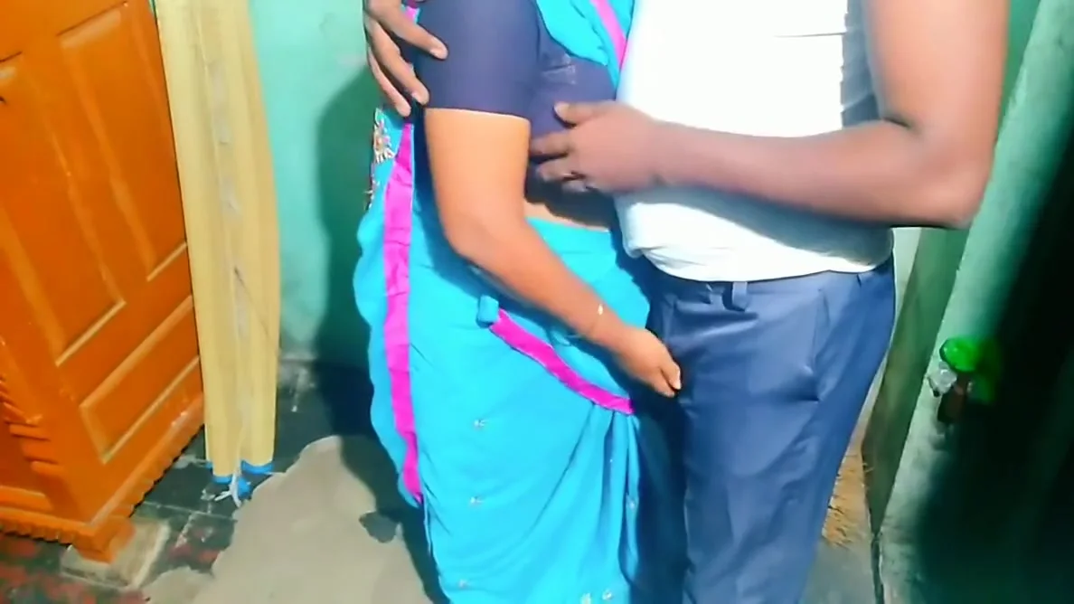 Tamil Aunty House Owner Romance With 18 Years
