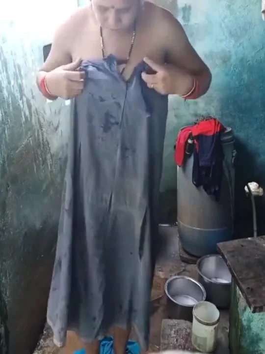 Dehati Tamil Thanjavur Aunty Naked Bathing Solo