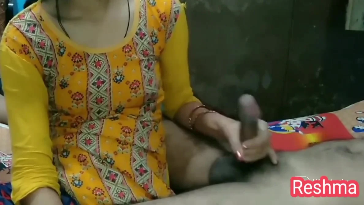 Stepsister Was Very Eager To Fuck So She Got Her Stepbrother Fuck Her Pussy. Indian Sexy Girl Reshma Stepsister W