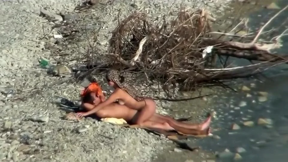 Lazy guy cums into a girlfriend's pussy on the nudist beach