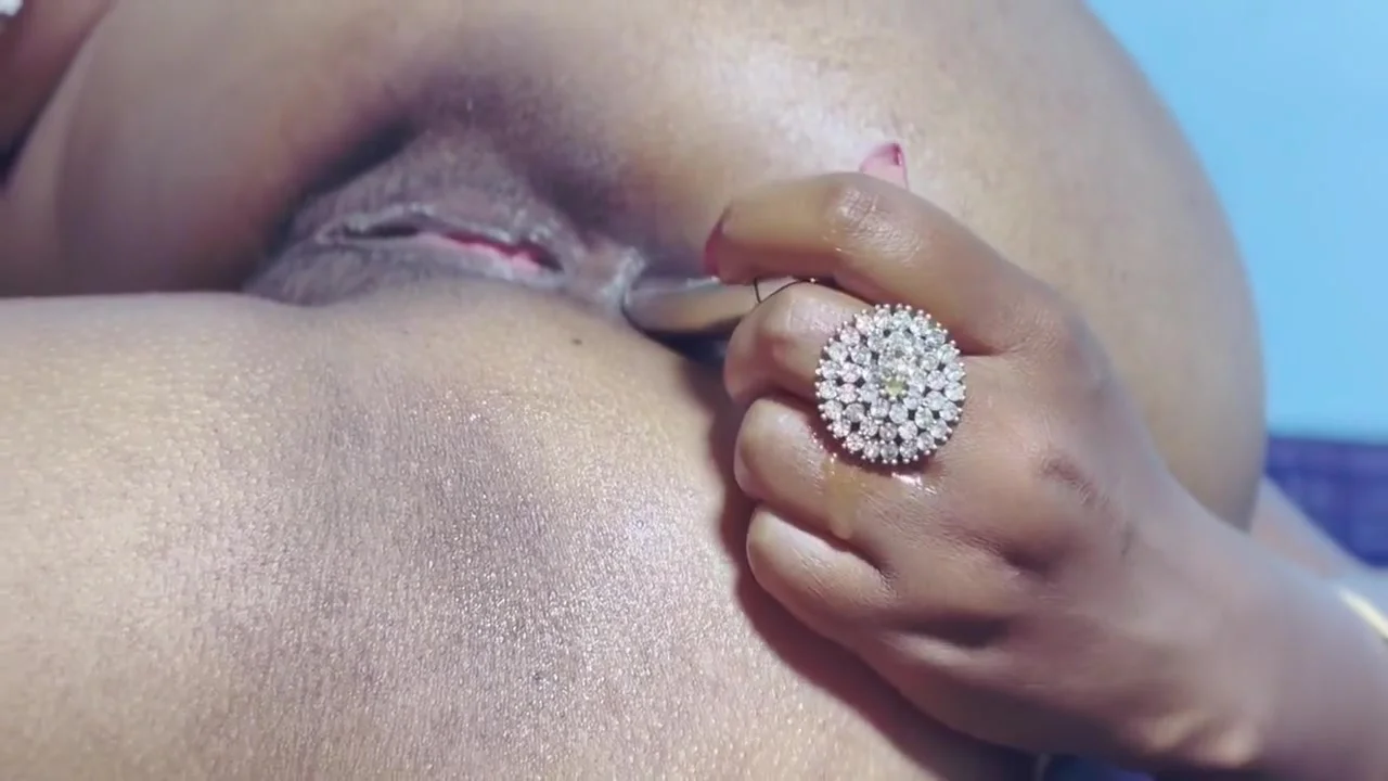 Desi Horny Aunty Take Butt Plug