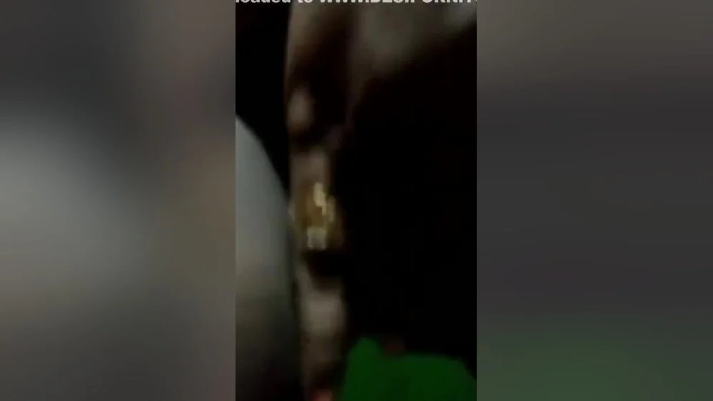 Today Exclusive -sexy Desi Girl Shows Her Boobs