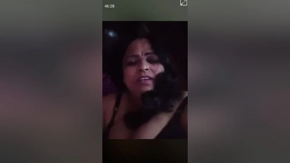 Desi Aunty Shows Her Boobs And Pussy