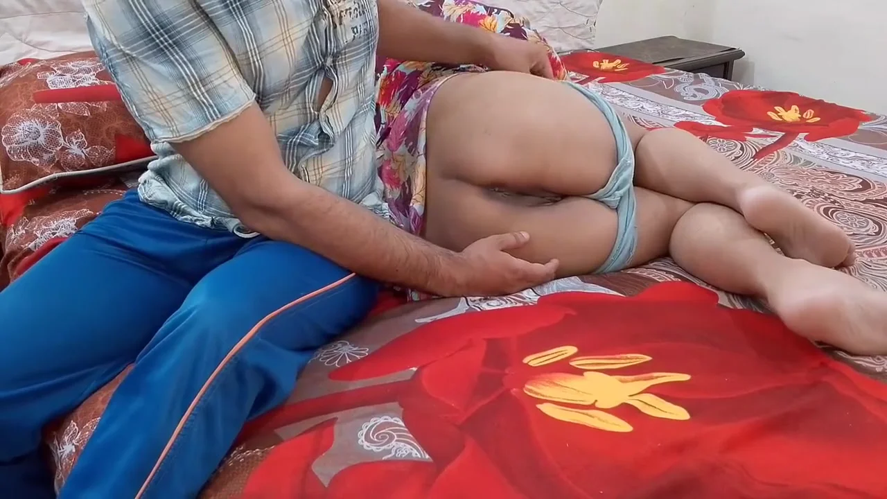 Stepson Takes Advantage Of Indian Stepmother Seeing Her Alone And Has Sex With Her The Desi Stepmother Was Alone In The Room