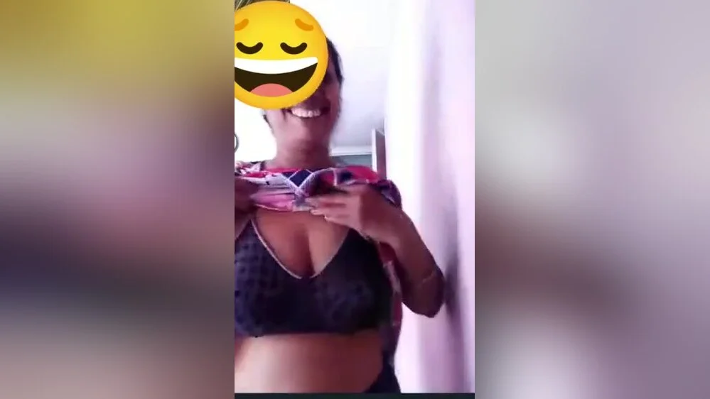 Today Exclusive -desi Bahbhi Shows Her Boobs And Pussy