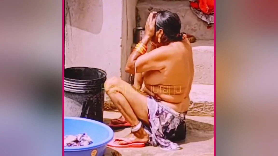 Desi Indian Village Mature Aunty Bathing Video
