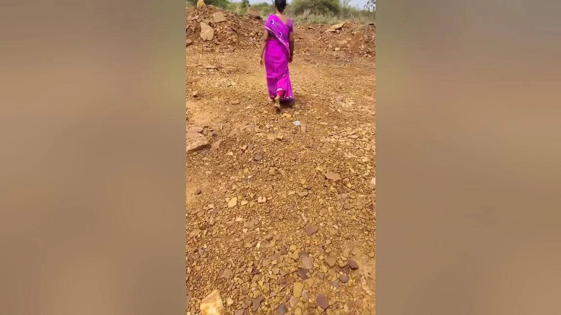 Jungal May Bhabhi Ko Chudail