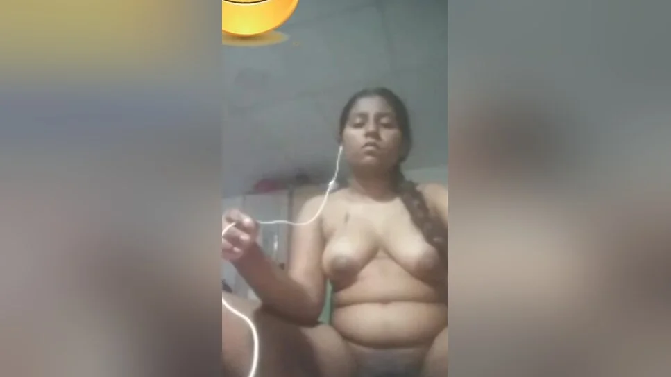 Today Exclusive- Sexy Lankan Girl Showing Her Boobs And Pussy On Video Call 4