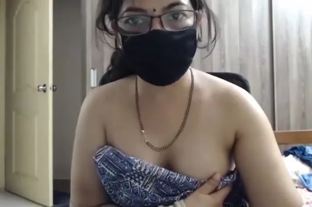 Horny Big Ass Aunty Teasing Lusty Boys With Nude Body