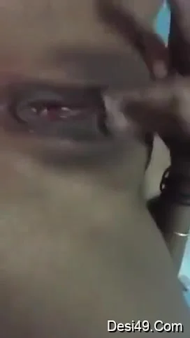 Today Exclusive-horny Desi Chick Shows Her Boobs And Wet Pussy