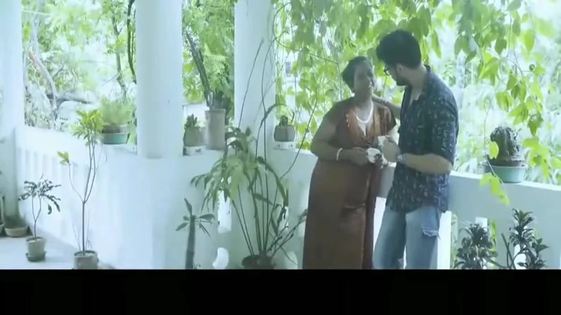 Malkin Or Bati Ko Chod Kr Khush Keya