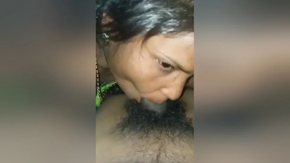 Desi Bhabhi Give Blowjob