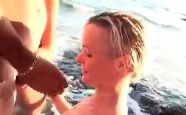 Couple Fucking In Public On Beach