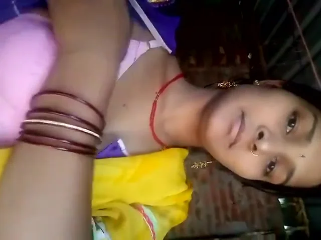 Horny Bihari Bhabhi Exposing Her Private Body Parts