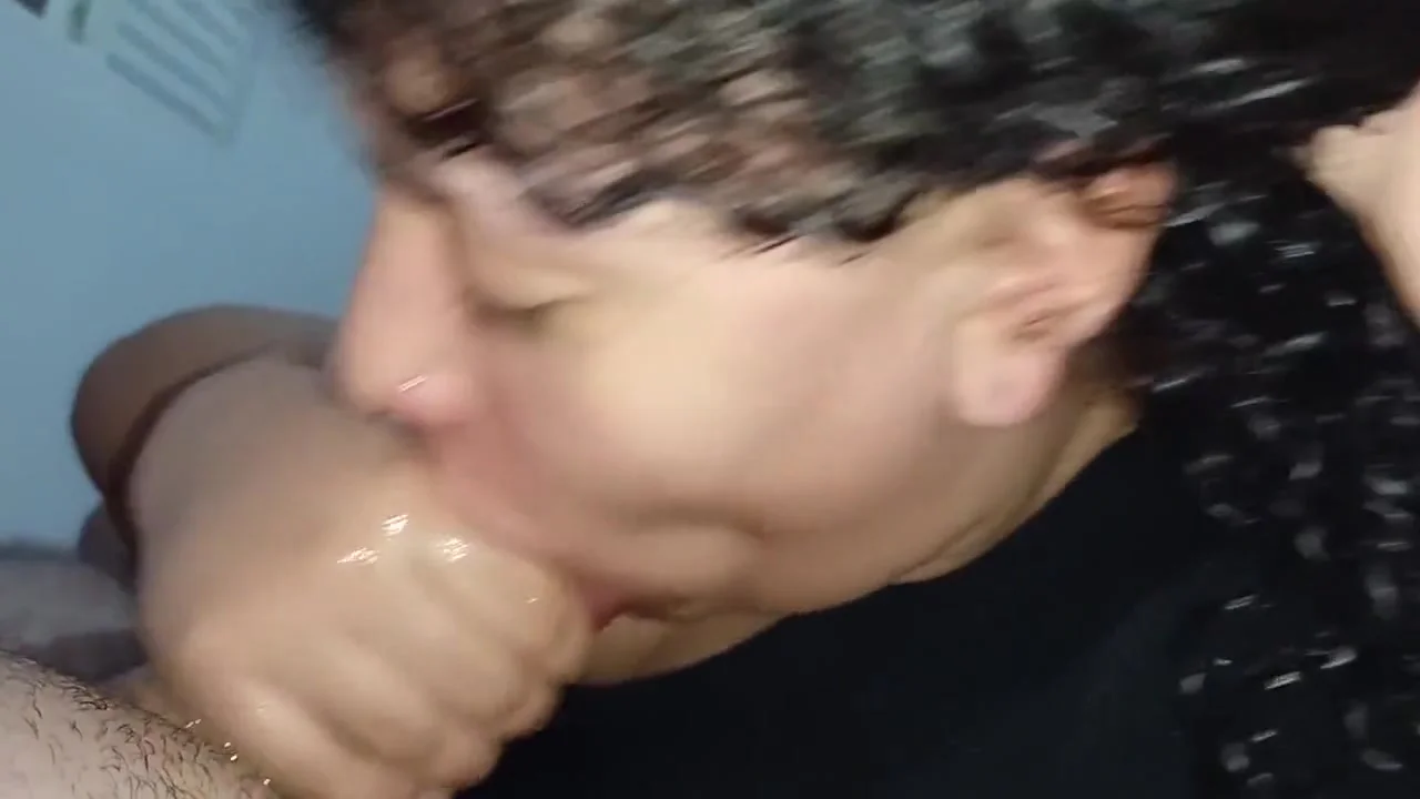 Damn, What An Insane Blowjob, This Slut Fucks Her Throat Madly