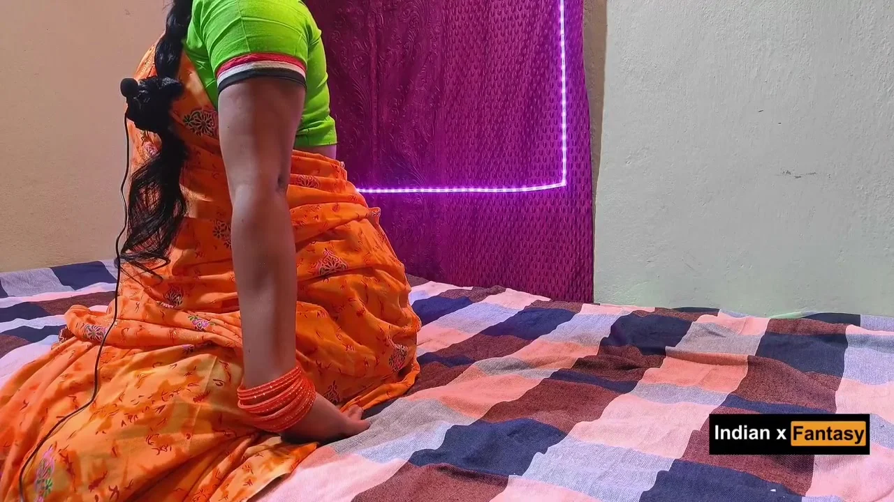 Cheating Neighbour Desi Hot Bhabhi Secretly Sex With Her Husband Friend