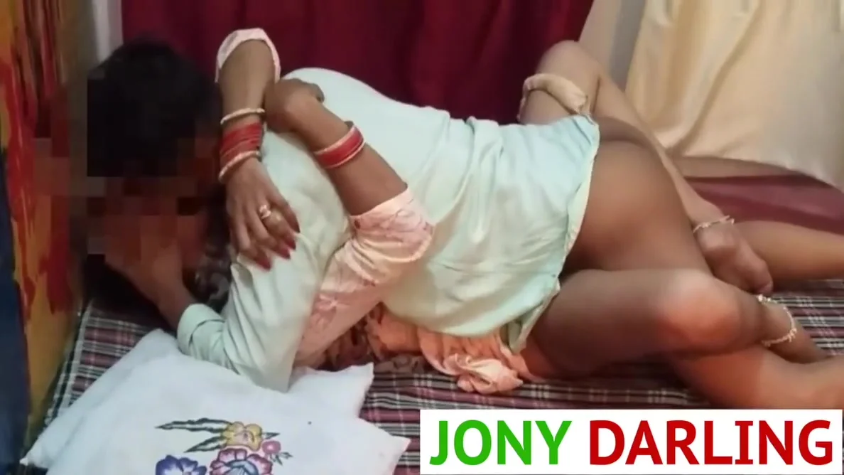 Wife Ki Friend Ko Wife Ke Samne Choda, Wife Ne Video Banayi