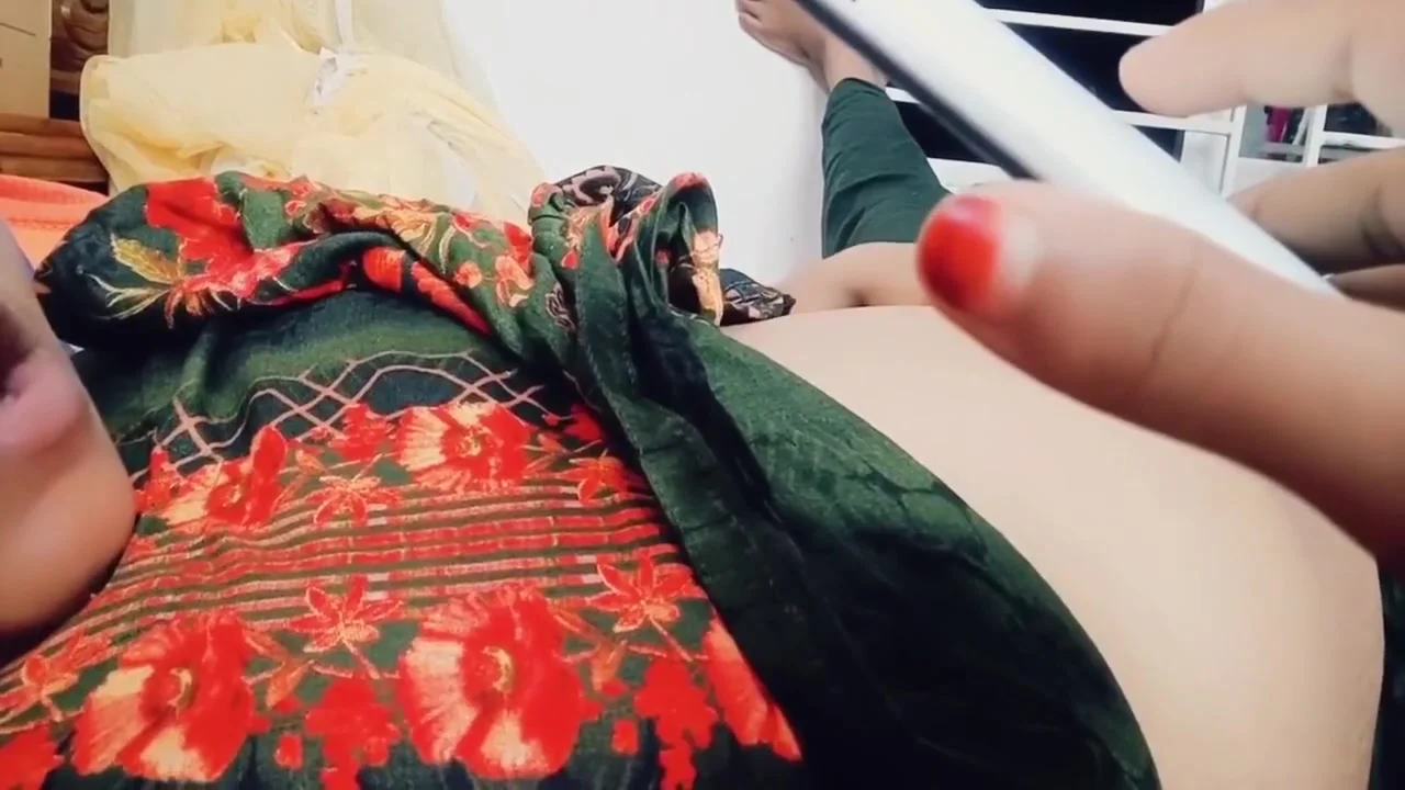 Naughty Housewife Having Phone Sex With Her Stepuncle