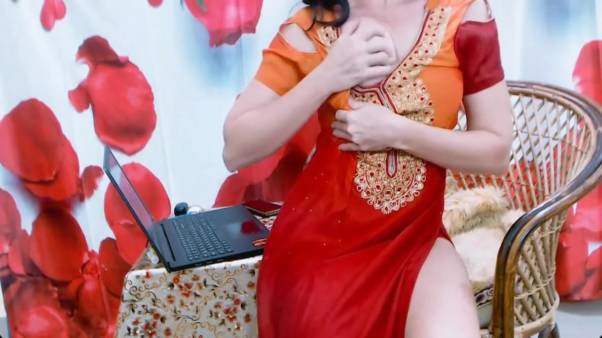 Stripper Gives A Stunning Boobs View