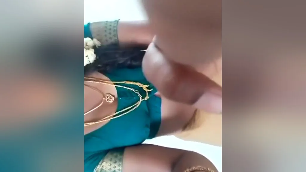 Swetha Tamil Wife Saree Strip Nude Video - Big Naturals