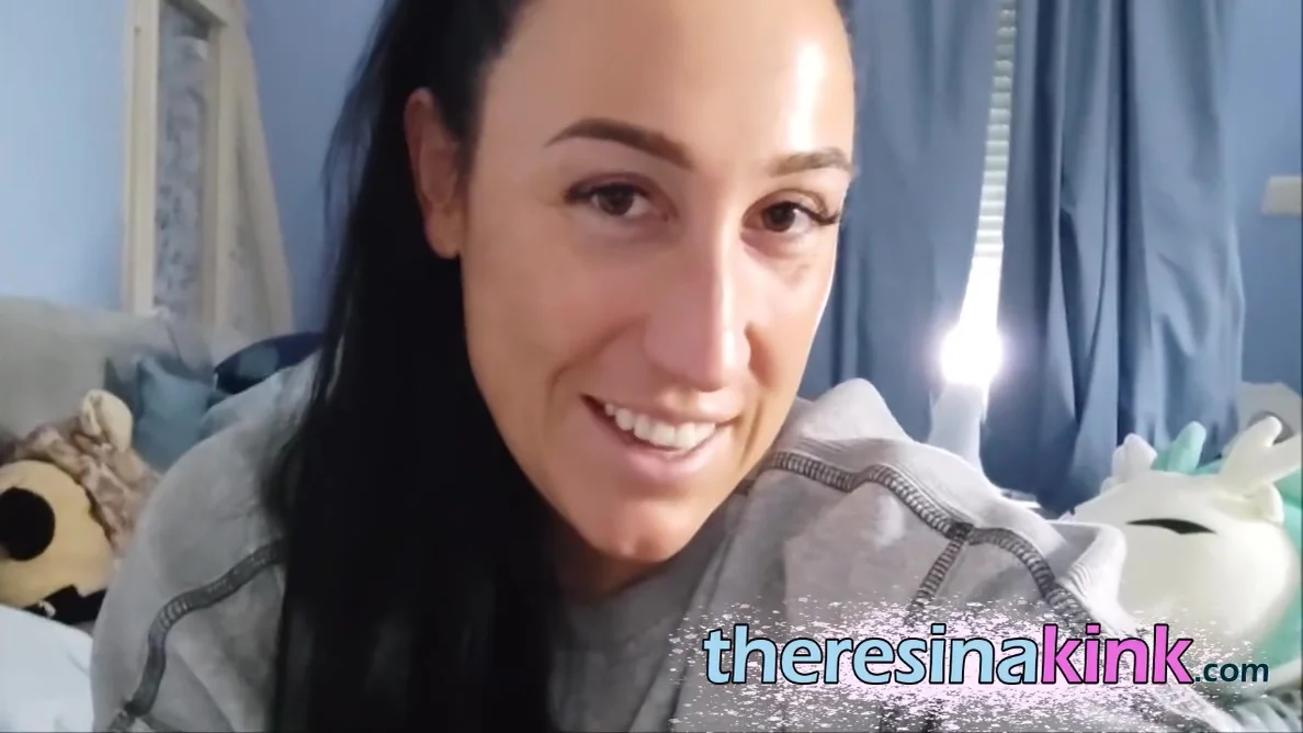 Perfekt Pussy Girl, With Little Titts Fucks Her Pussy Hart