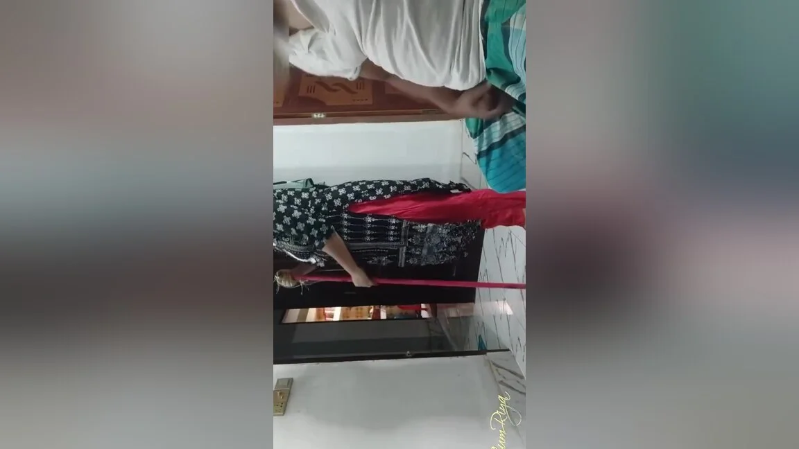 Today Exclusive-desi Bhabhi Give Handjob