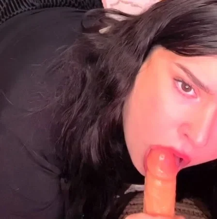 Amateur brunette double toying on webcam