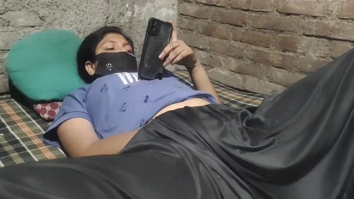 Desi Village Girl Masterbating When She Watching Video