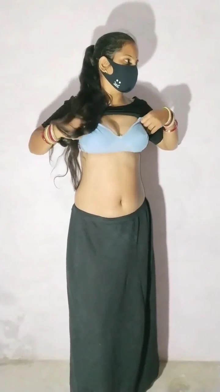 Desi Bhabi Body Shows