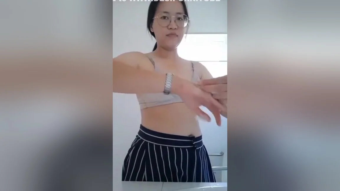 Sexy Asian Girl Finish Her Toilet Times