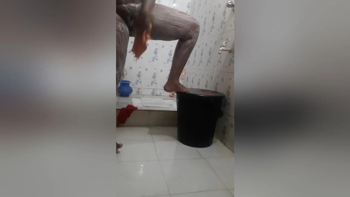 Girl Friend Take Shower & Everything Show Live At Video Call Garl Phrend Nahaatee Hai Aur Sab Kuchh Veediyo Kol Par